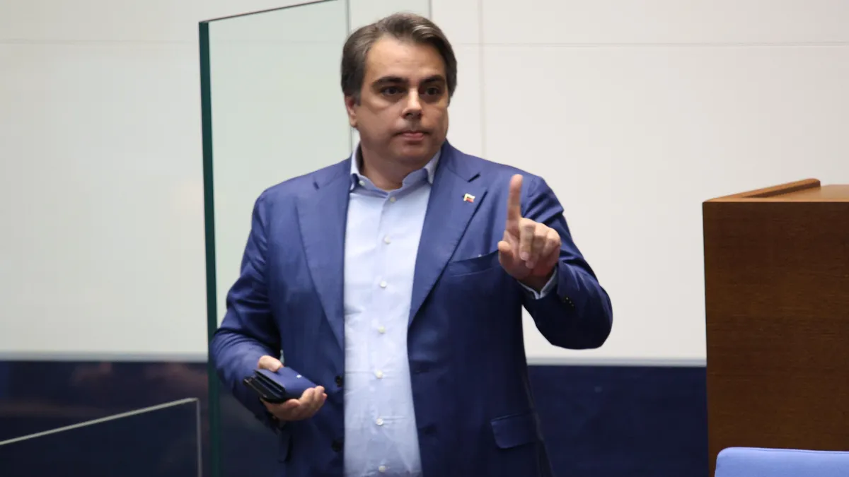 Асен Василев: Бюджет`25 е писан от Пеевски