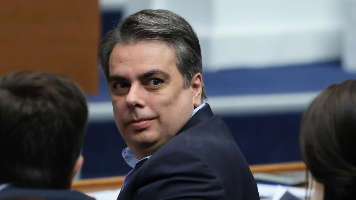 Асен Василев: Няма да се обединим с ГЕРБ за президентските избори