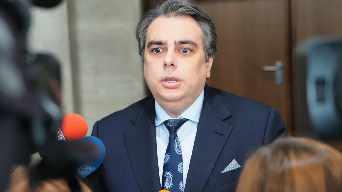 Асен Василев: "Опитността" на Борисов ни държа 15 години извън Шенген