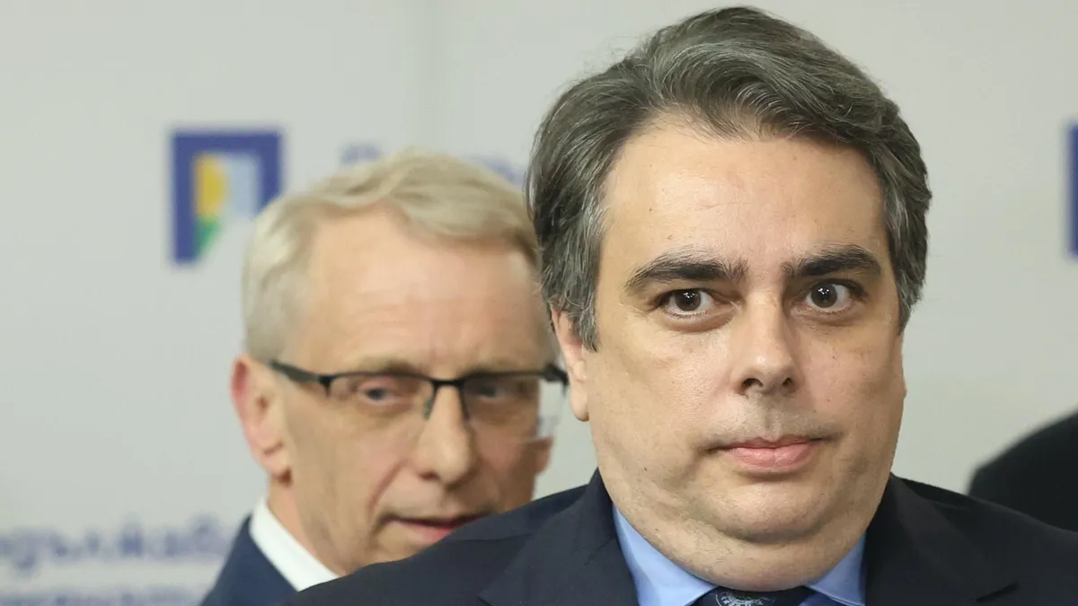 Асен Василев: Правителството се справя зле с управлението на парите