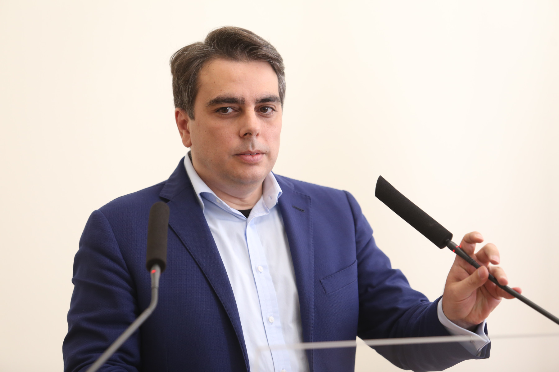 Асен Василев: Без актуализация имаме пари до края на октомври