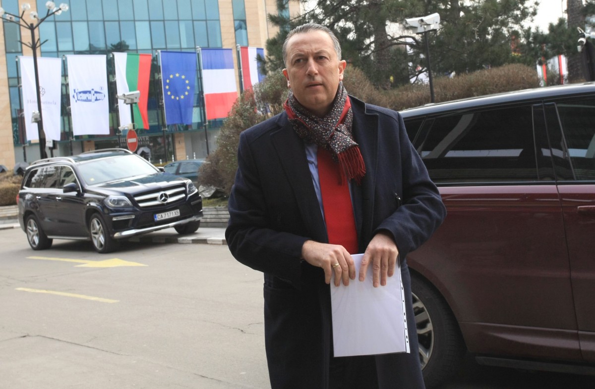 Атанас Фурнаджиев подаде оставка и поиска свикването на Конгрес