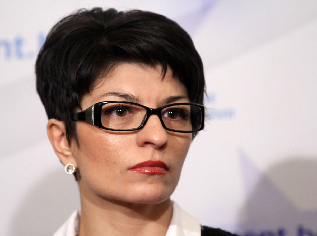 Атанасова: Не мога да аплодирам нецензурни думи, моят език не е такъв