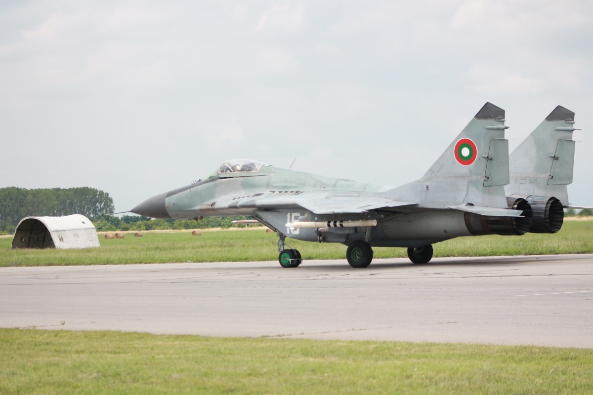 Каракачанов: Ще бъдем първата държава на Балканите с F-16 Block 70