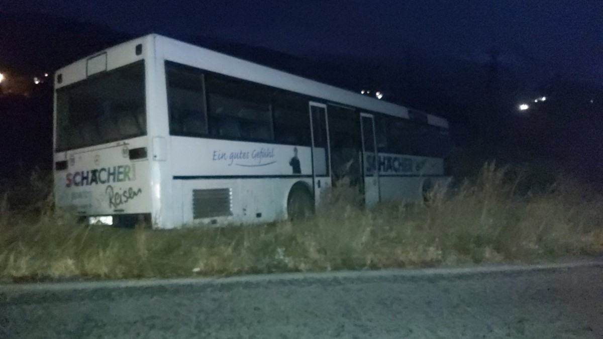 Автобус с трима пътници катастрофира край Шипка