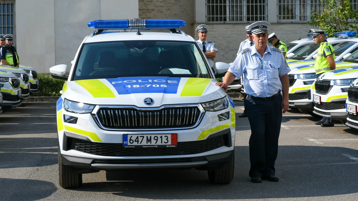 Автокрадец блъсна полицай в центъра на София