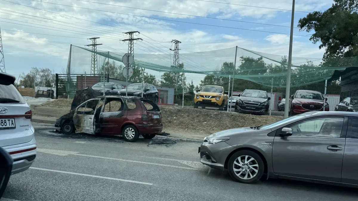 Автомобил изгоря на бул. "Цариградско шосе" в София