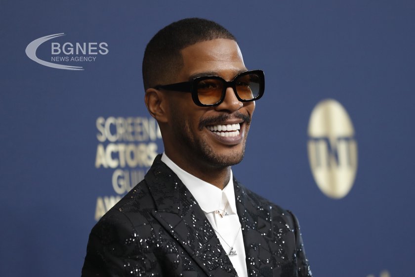 Гигантска статуя на рапъра Kid Cudi се появи в Париж