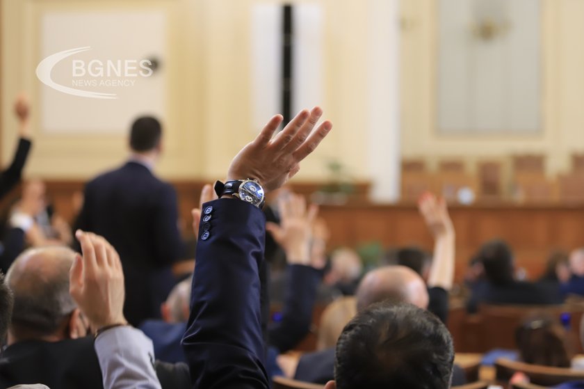 Депутатите гледат на второ четене бюджетите на НЗОК и ДОО