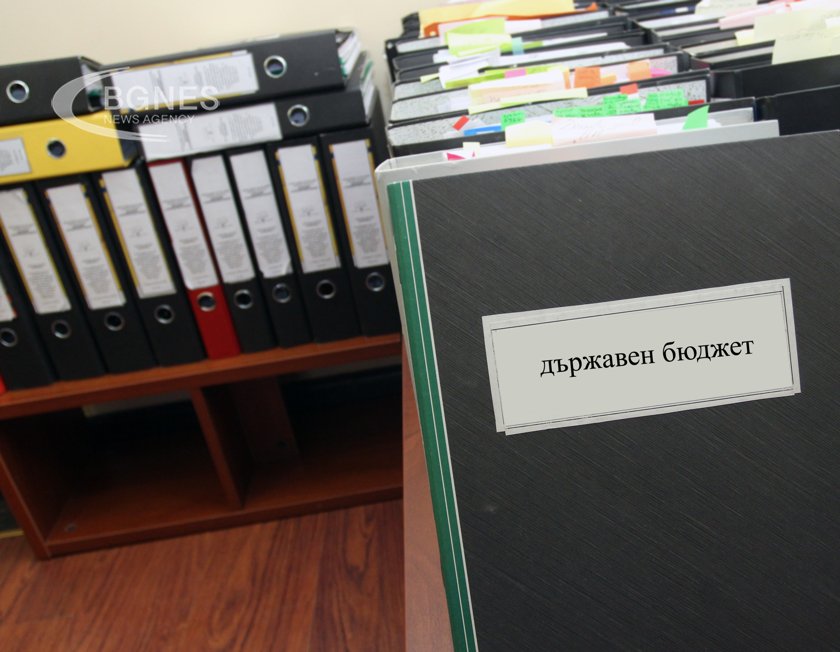 Комисии започват да гледат бюджета на фона на остри реплики между Василев и Радев