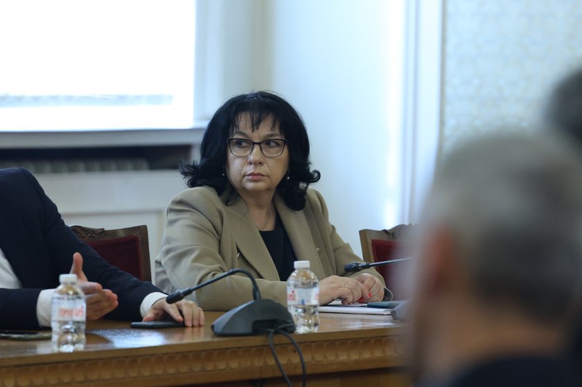 Петкова: Разчитаме на подкрепата на всеки отговорен депутат