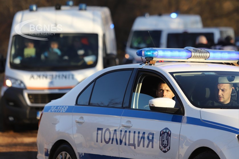 Задържаха голяма група нелегални мигранти на бул. „Ботевградско шосе“ в София