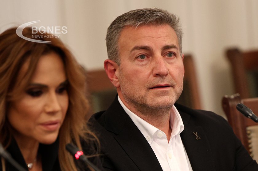 Веселин Денков посочи имената на Димитър Франтишек Петров, Сотир Цацаров, Иван Гешев, Георги Ушев и Андон Миталов като свързани с Нотариуса
