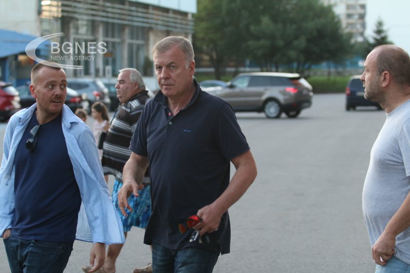 Тръст Синя България: Г-н Сираков, истинският враг на Левски не е нито Петър Ганев, нито привържениците