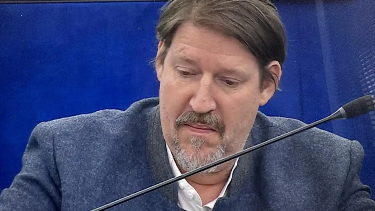 Без „македонски идентичност и език“ и със „Сръбски свят“ ЕП прие доклада на Томас Вайц за Северна Македония