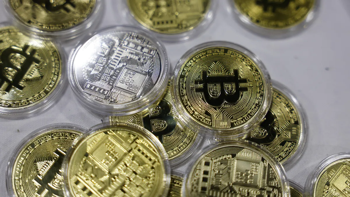 Биткойн надхвърли 112 000 долара и достигна нова рекордна цена 