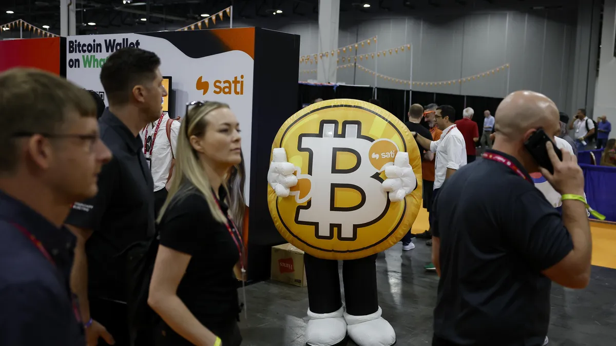 Биткойн счупи рекорд, надминавайки 124 000 долара