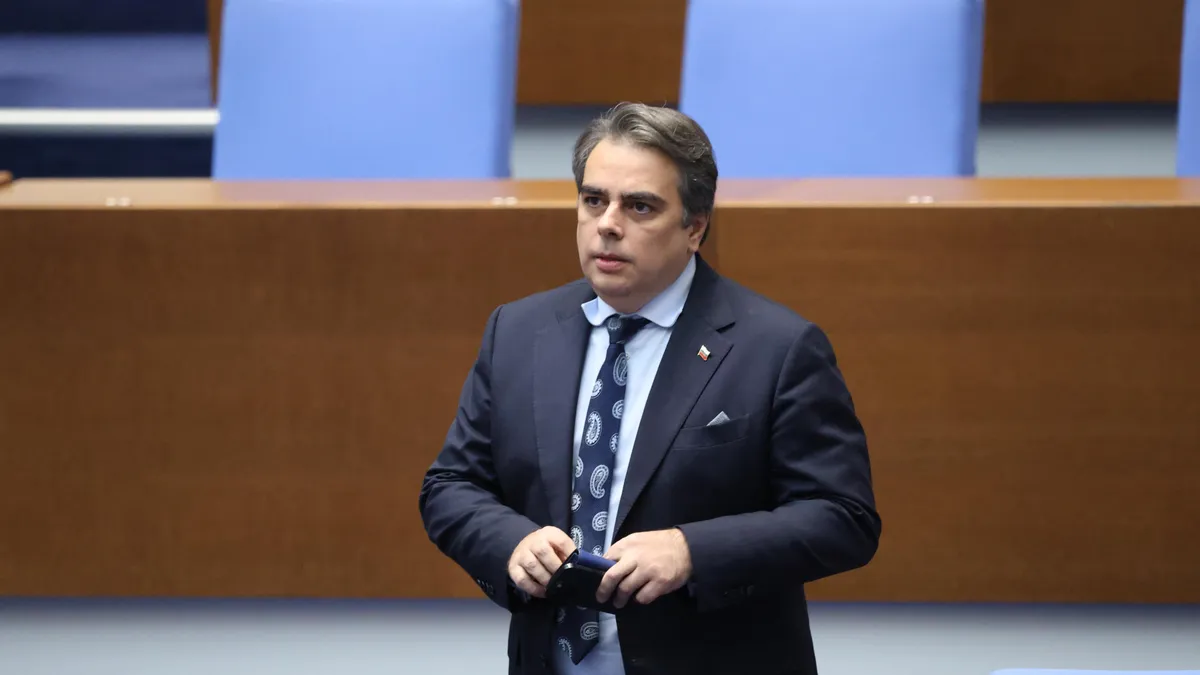 Бившата фирма на Асен Василев  "СТВ Консълтинг"  обжалва решението за несъстоятелност