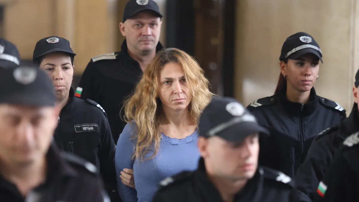 Бившият шеф на митниците Петя Банкова пред съда е посочила Асен Василев като кадровик №1 в агенцията