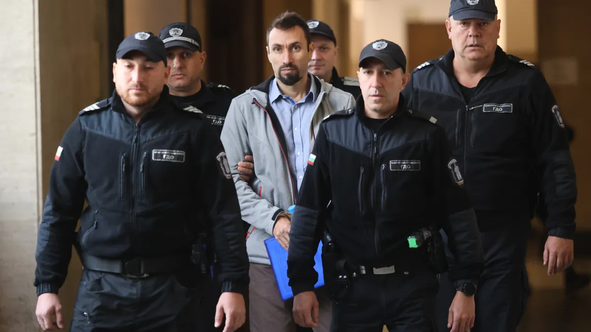 Близките на убитата Евгения и намерена в куфар поискаха доживотна присъда за съпруга й и баща му