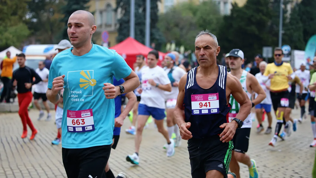 Близо 1000 бегачи потеглиха в класическия маратон в София