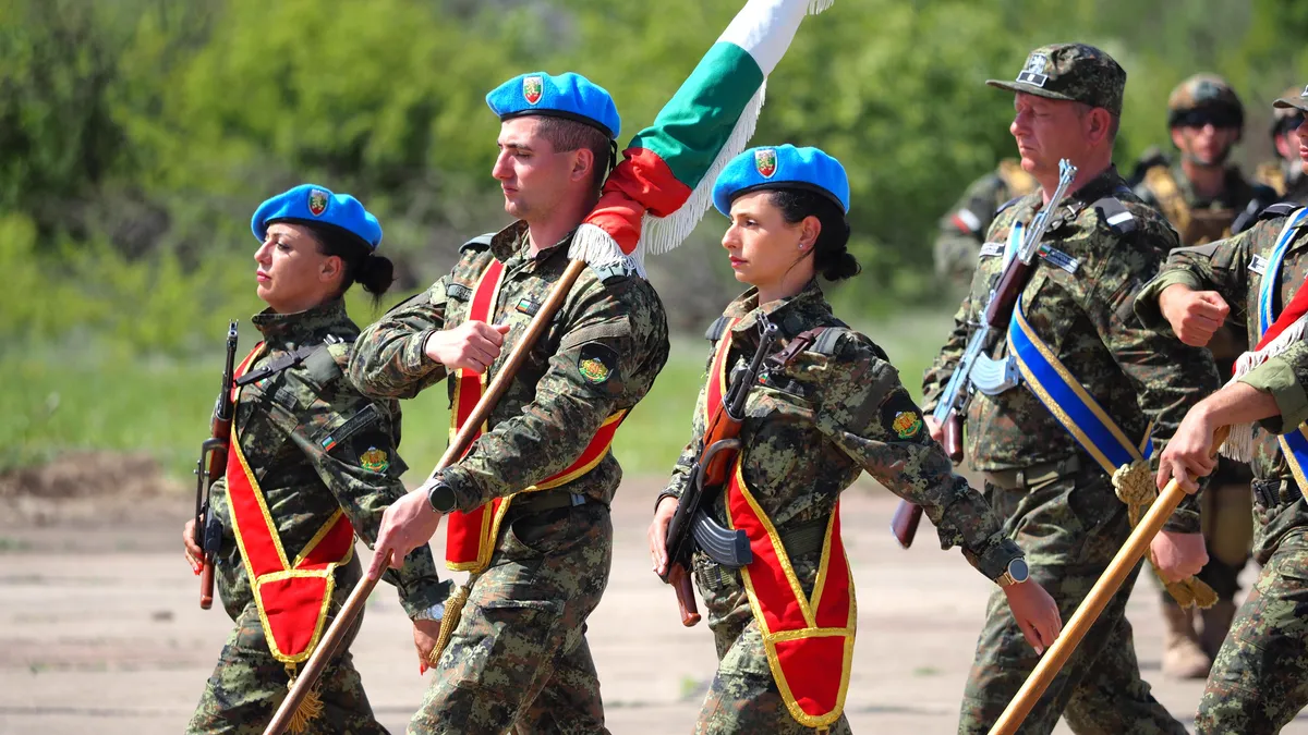 Близо 700 военнослужещи ще участват в парада за 6 май в София