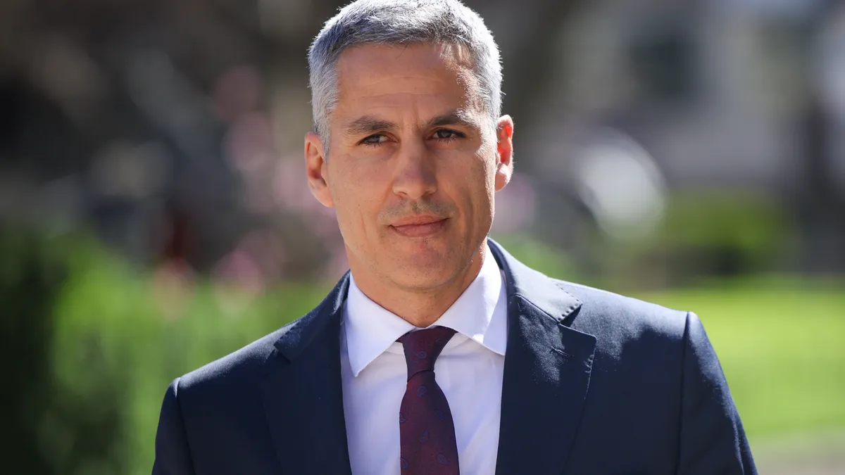 Установената несъвместимост на Андрей Гюров трябва да премине през съда и парламента
