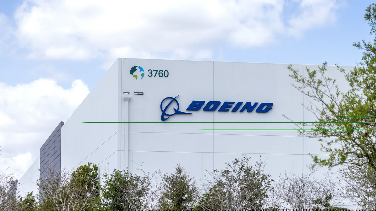Boeing крие съмнителни части от регулаторите