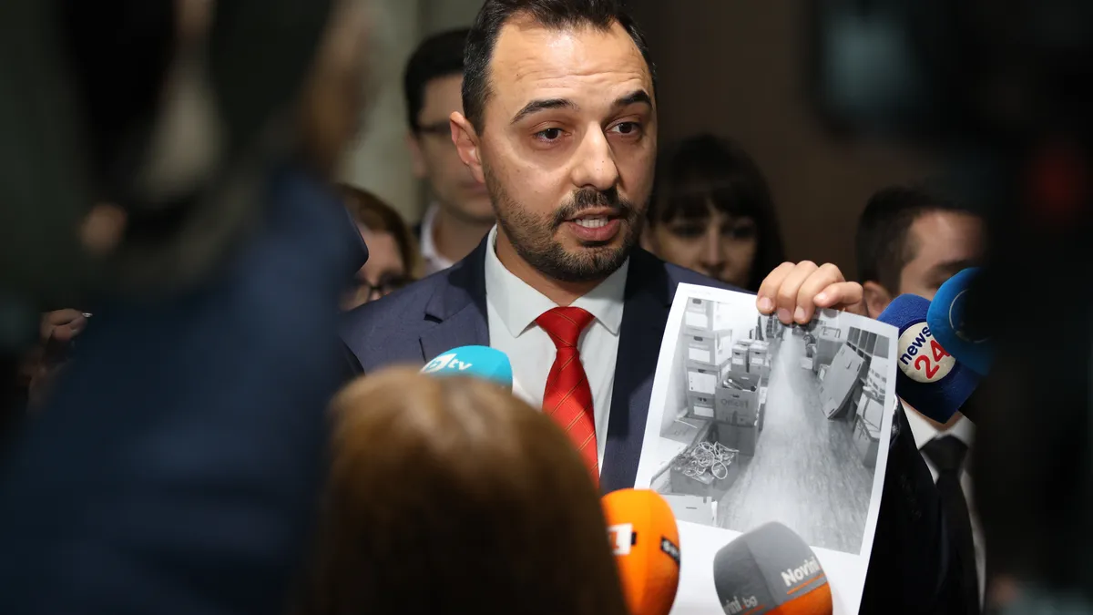 Богдан Богданов: Служебният кабинет обслужва Пеевски, дадени са 48 часа за освобождаване на бившата сграда на НДСВ