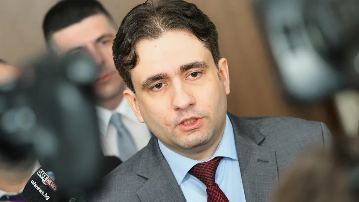 Божанов: Борисов да не се прави, че няма нищо общо със саботажа на транспорта в София