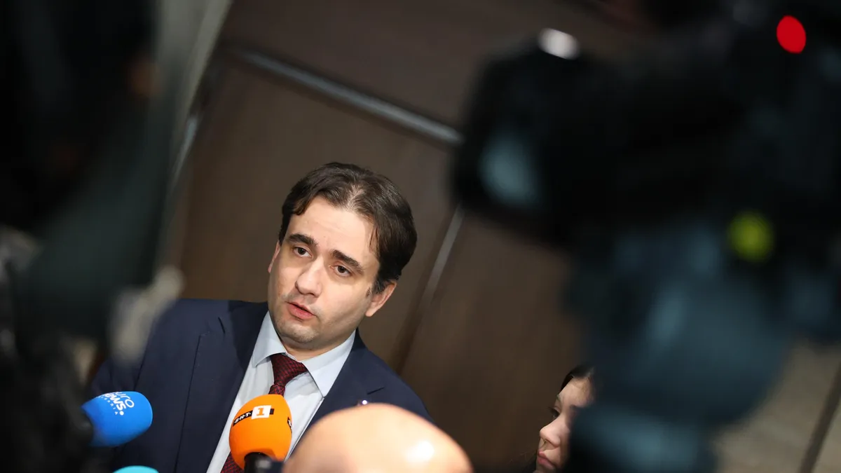 Божидар Божанов: Чрез преговори за редовно правителство можем да декапсулираме прокуратурата