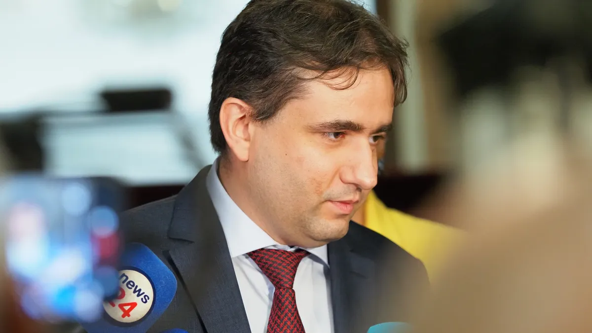 Божидар Божанов: Главчев и Калин Стоянов са хора на Пеевски