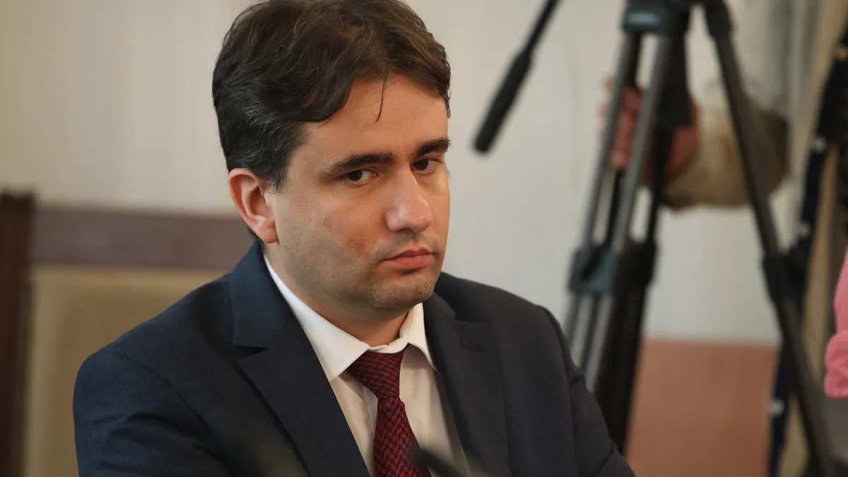 Божидар Божанов: Главчев не успя да излезе от сянката на Пеевски