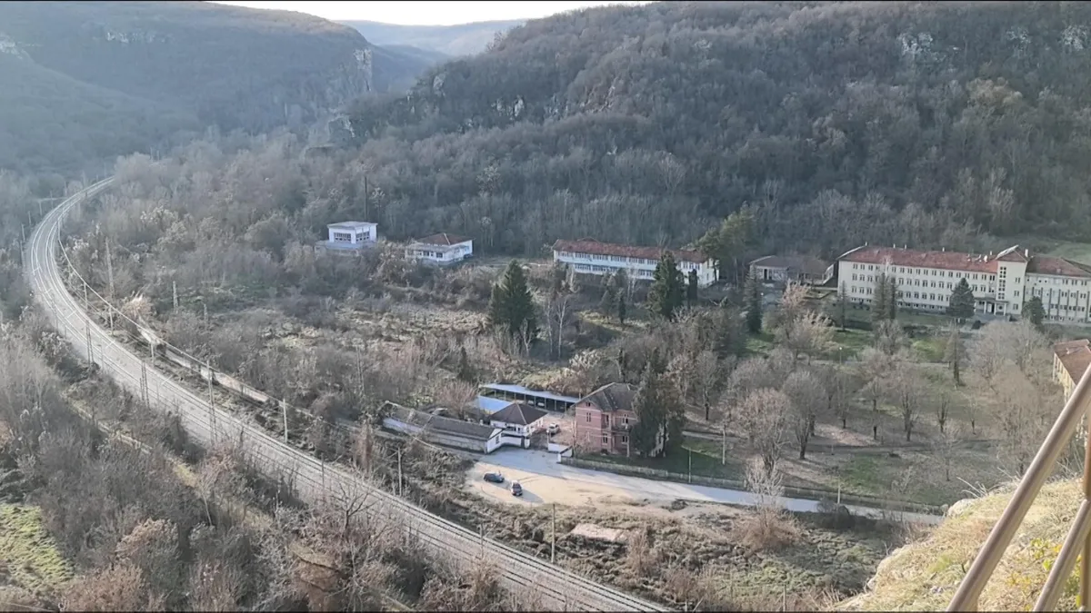 Болницата в Карлуково е построена на мястото на древен манастир