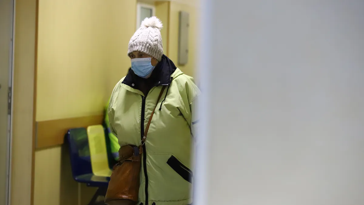 Болничният персонал трябва да носи маски за лице в борбата с птичия грип