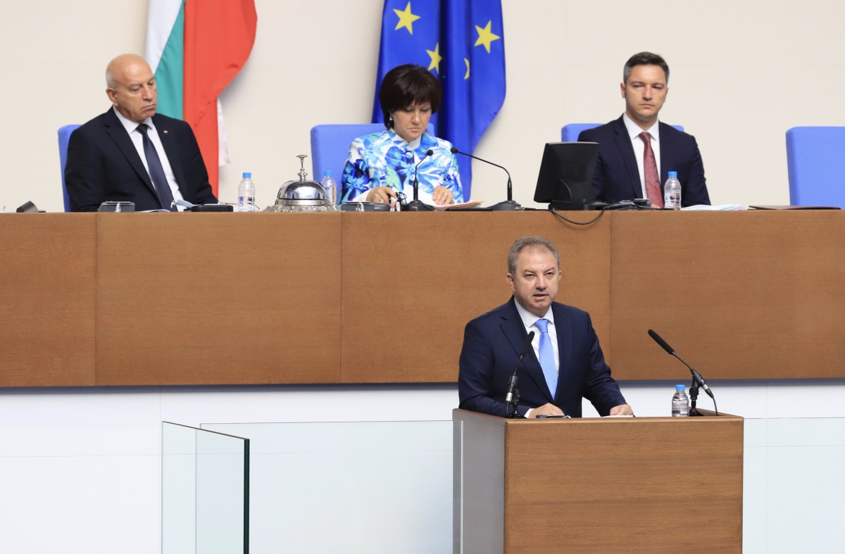 ГЕРБ: Радев сее омраза; БСП: Няма да правим кабинет в това НС