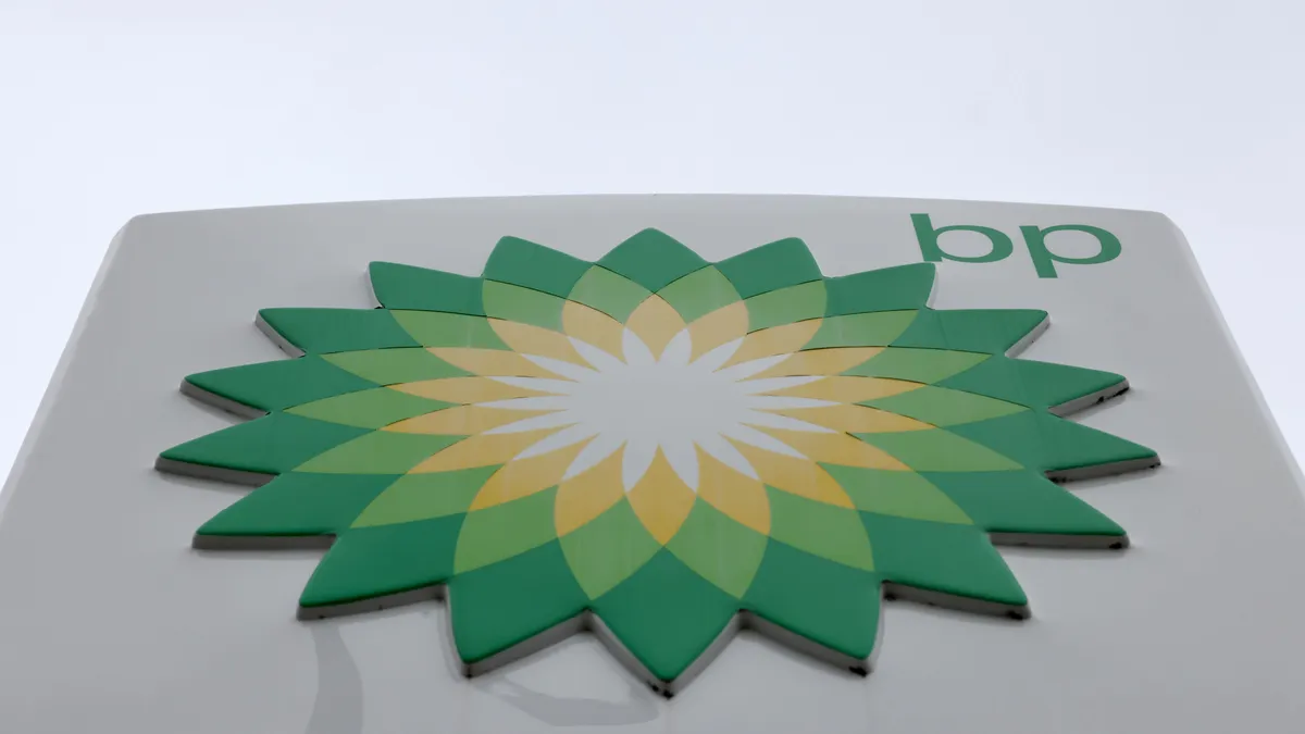 Британският енергиен гигант BP отчете ръст на печалба за второто тримесечие 