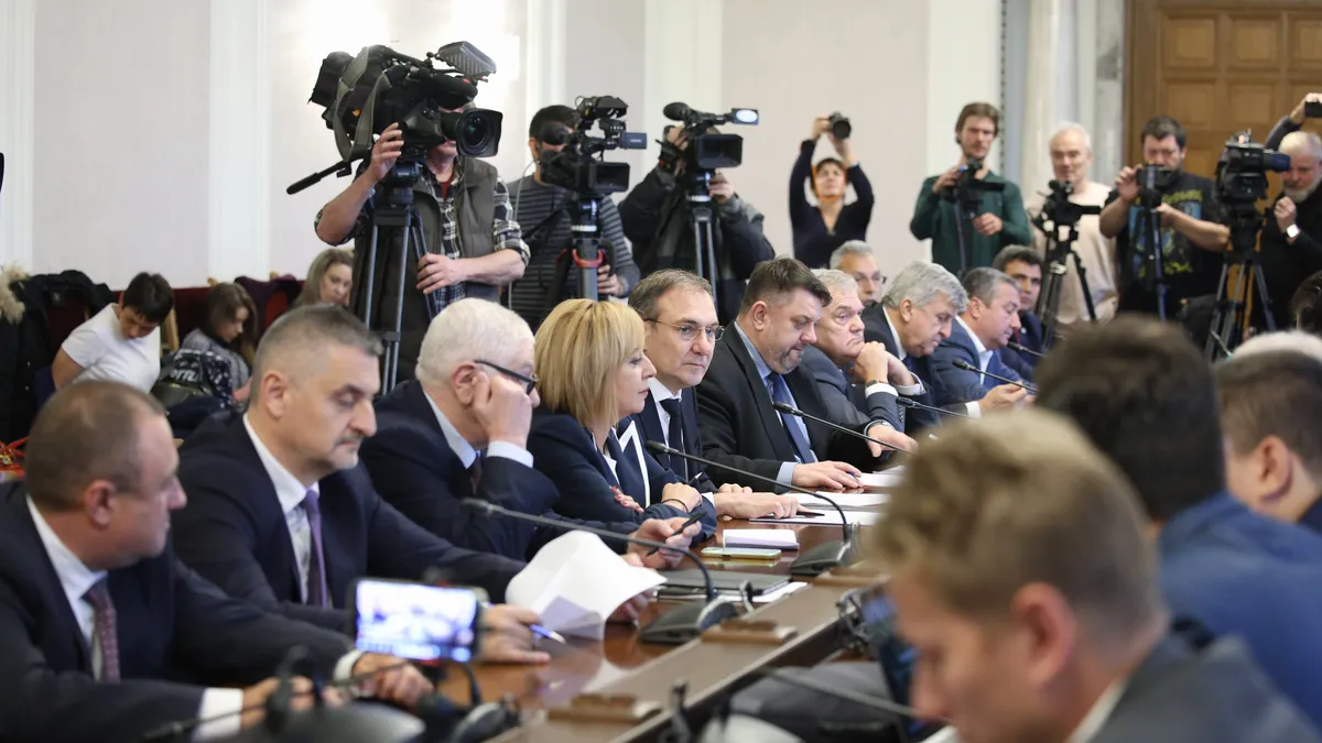 „БСП – Обединена левица” се среща с пет формации, търси изход от кризата
