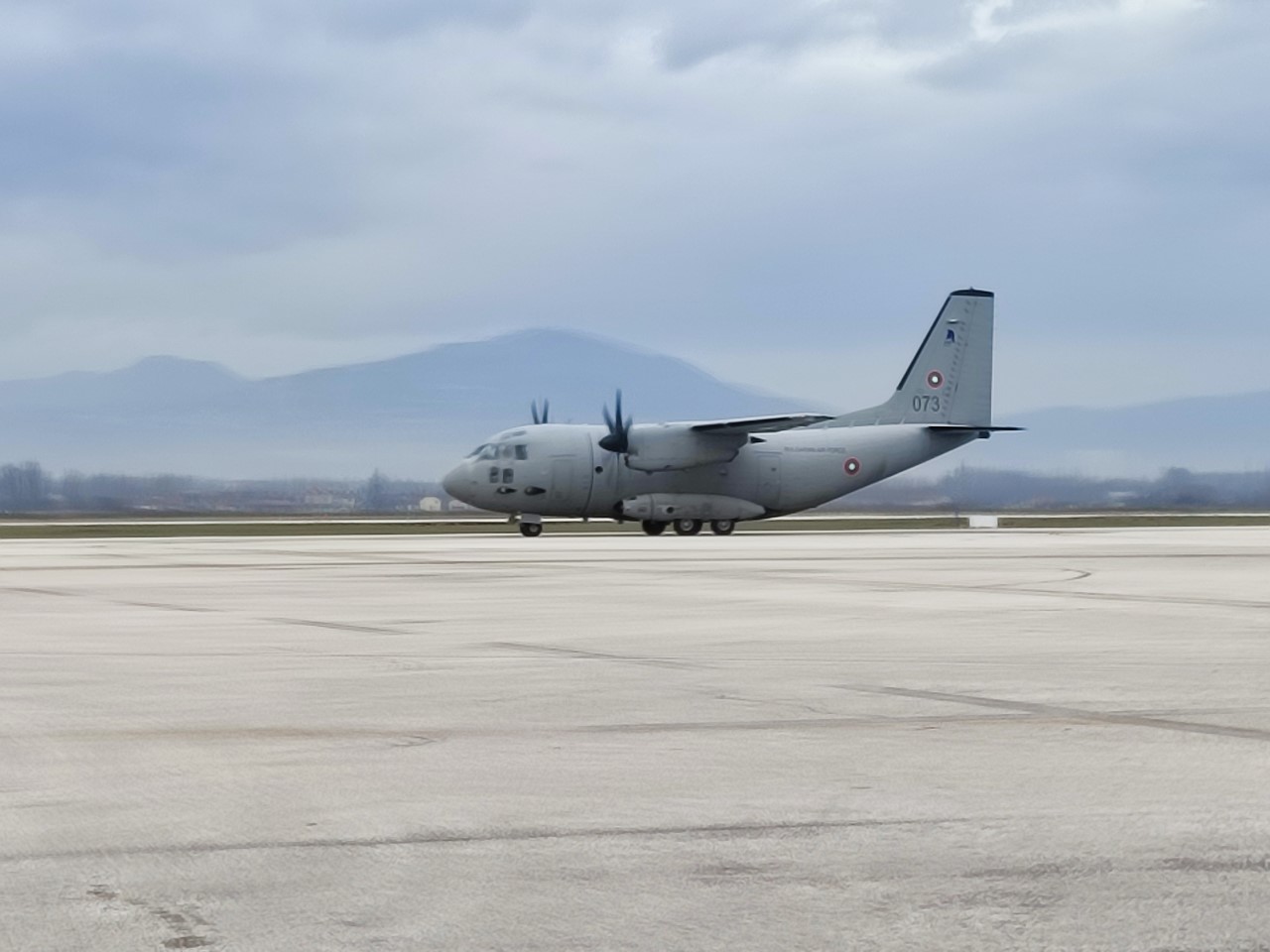 В Скопие кацнаха българските самолети с телата на загиналите на АМ "Струма"