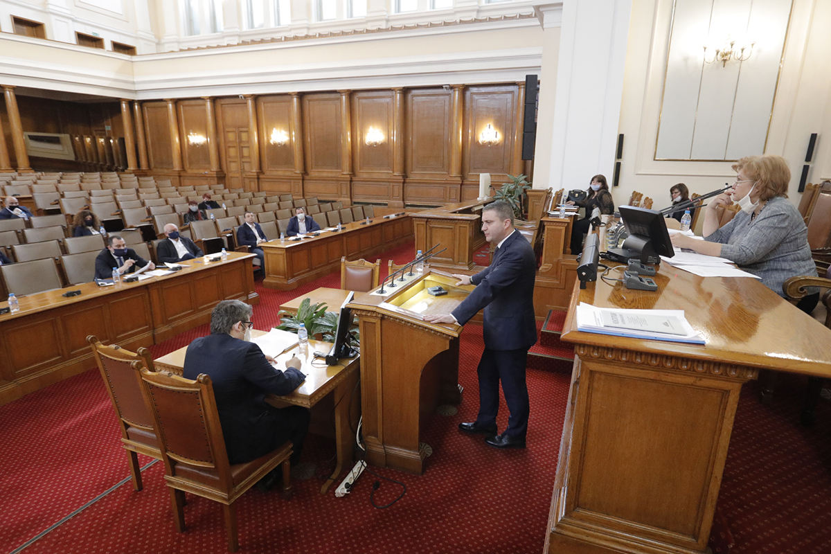 Актуализацията на бюджета и депутатските заплати влизат на второ четене