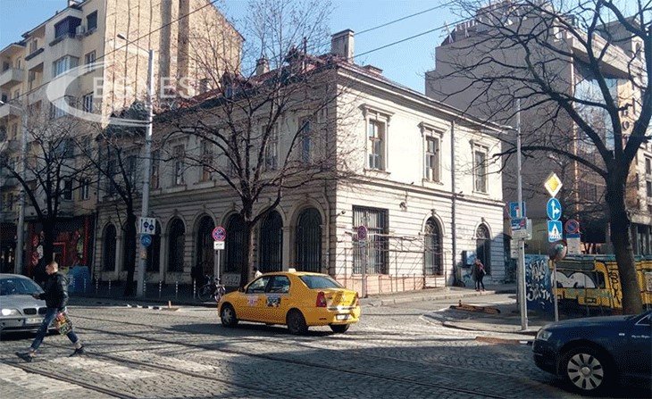 Министър Кръстев предостави на НИНКН сграда паметник на културата