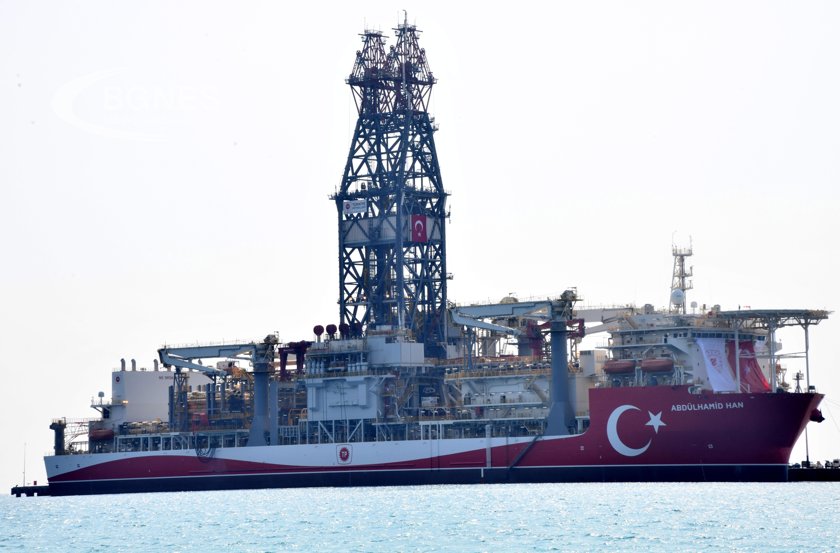 Турски кораб спаси 139 мигранти край Тунис