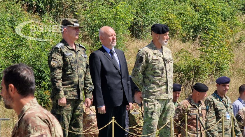 Тагарев за прерастването на бойната група в бригада: Може да не е разположена цялата на наша територия