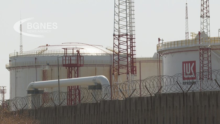 "Лукойл": Компанията изнася нефтопродукти в рамките на установените квоти и ограничения