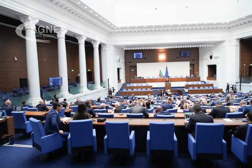 Депутатите приеха ветото на Радев за промените в НПК  