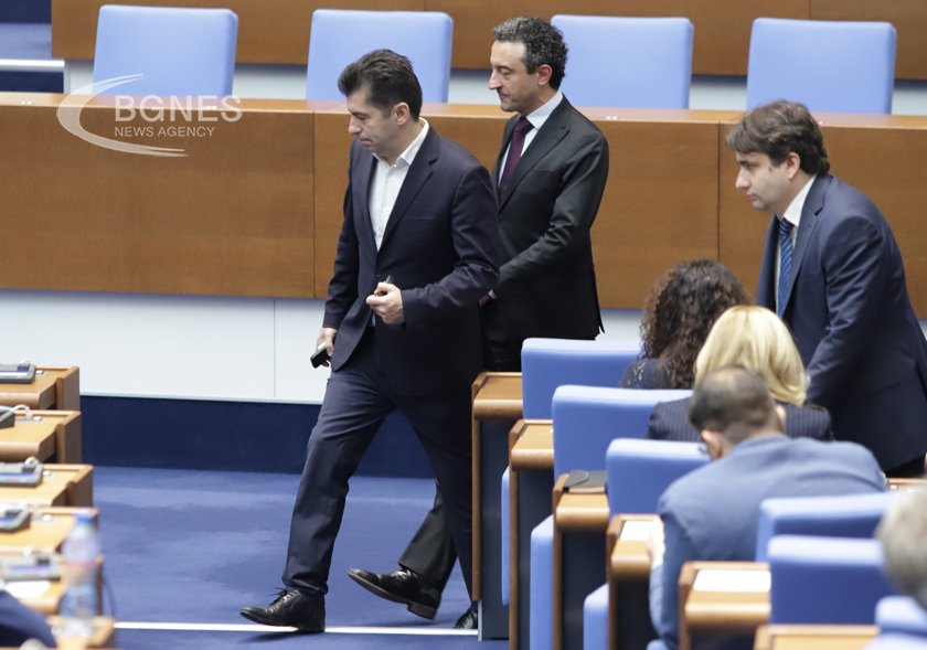 Кирил Петков: Габриел и Денков трябва да си сменят изцяло позициите