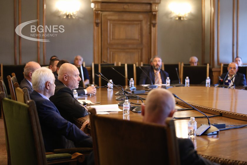 Комисията по отбрана решава за новите бронирани машини "Страйкър"
