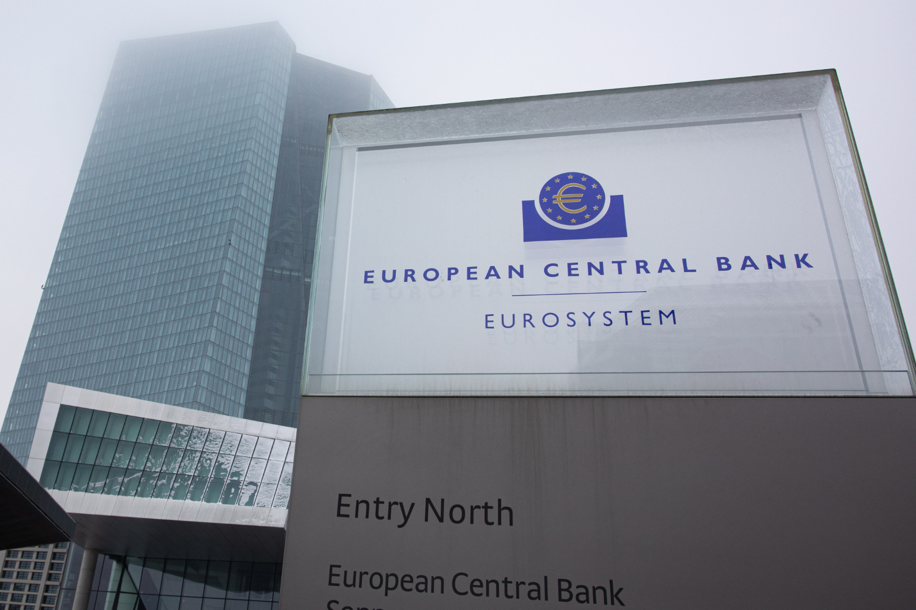 Инфлацията в еврозоната се връща към едноцифрени стойности