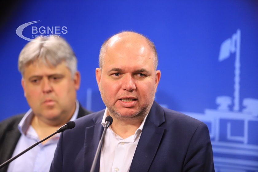 Панев: Над 50% е шансът за правителство с втория мандат