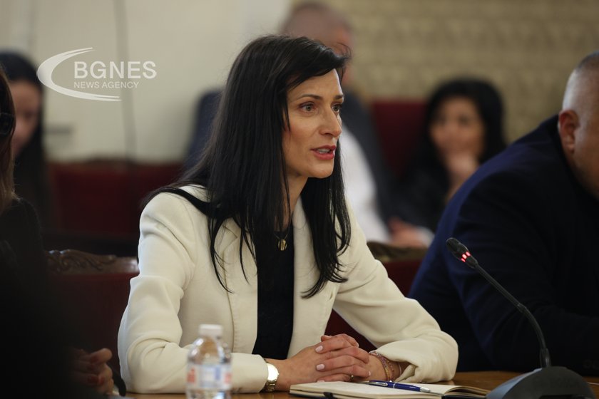 Мария Габриел: Няма прецедент премиерът да представлява България на срещата на НАТО 